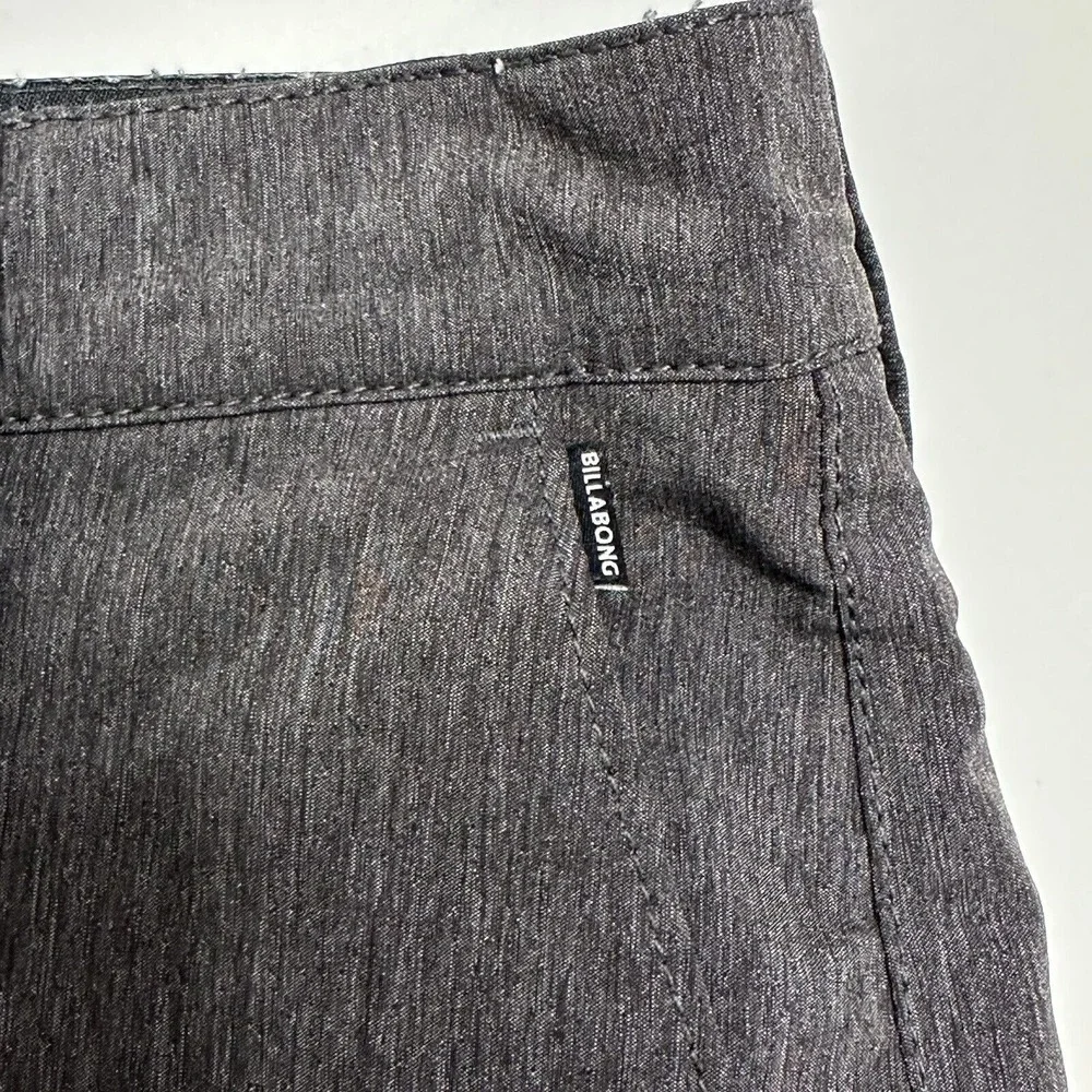 Billabong Shorts Men's Size 24 Gray Crossfire Submersibles 4 Way Stretch Stripes